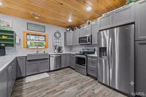 Kitchen - 10050 Easton Rd, Mineral Point, MO 63660 photo 1 of 4