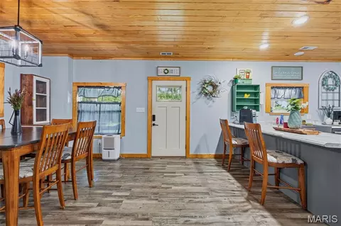 Entry Way - 10050 Easton Rd, Mineral Point, MO 63660 photo 1 of 3