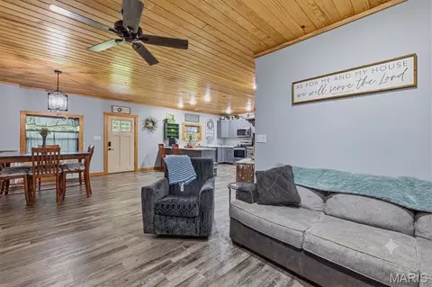 Entry Way - 10050 Easton Rd, Mineral Point, MO 63660 photo 2 of 3
