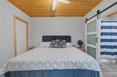 Bedroom - 10050 Easton Rd, Mineral Point, MO 63660 photo 2 of 2