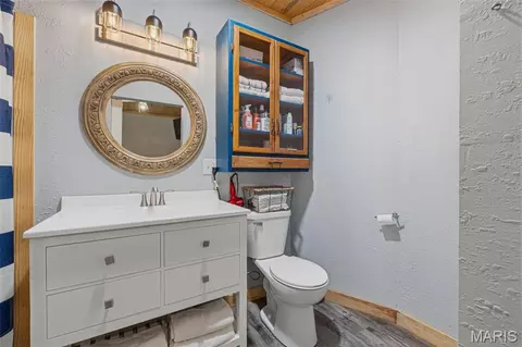 Bath - 10050 Easton Rd, Mineral Point, MO 63660 photo 2 of 3