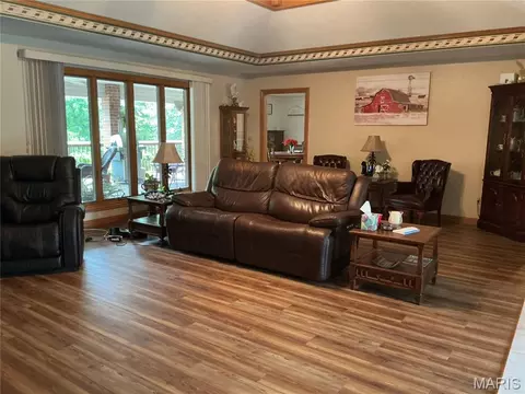Living - 709 Southview Dr, Rolla, MO 65401 photo 6 of 6