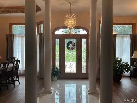 Entry Way - 709 Southview Dr, Rolla, MO 65401 photo 2 of 3