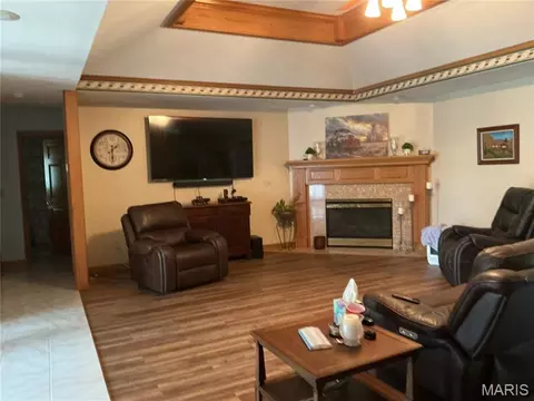 Living - 709 Southview Dr, Rolla, MO 65401 photo 5 of 6