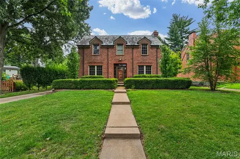 7400 Warwick Dr, Pasadena Hills, MO 63121