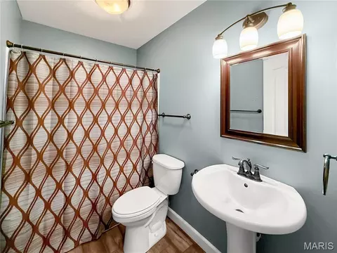 Bath - 402 Harry St, Palmyra, MO 63461 photo 3 of 3