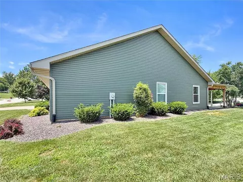 Exterior - 402 Harry St, Palmyra, MO 63461 photo 2 of 7