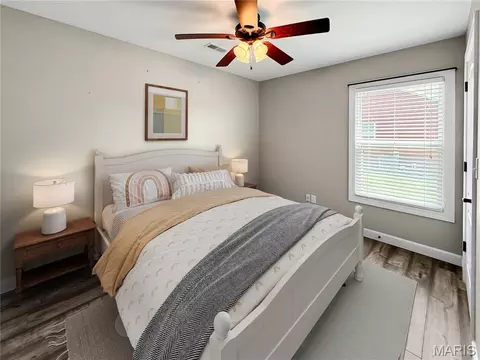 Bedroom - 402 Harry St, Palmyra, MO 63461 photo 2 of 3