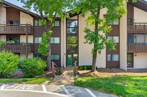 1380 Heritage Lndg #202, Saint Charles, MO 63303