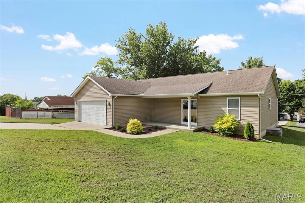 Exterior - 1423 E 5th St, Washington, MO 63090 photo 3 of 4