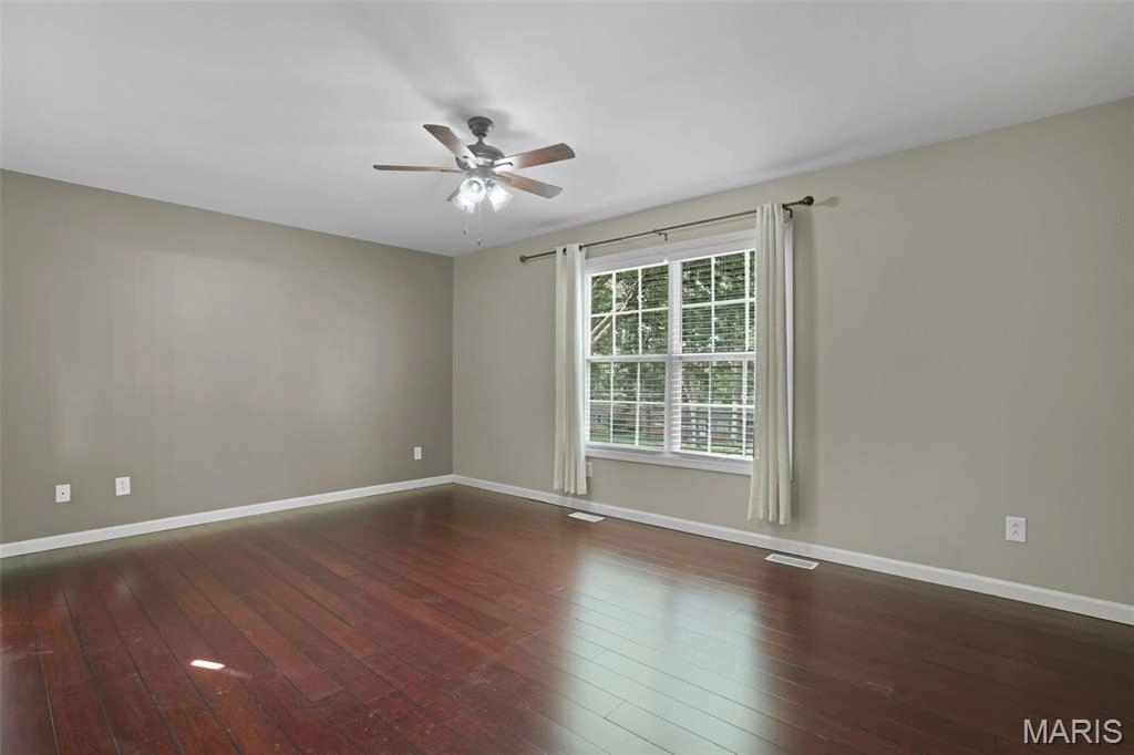 Living - 1423 E 5th St, Washington, MO 63090 photo 4 of 4