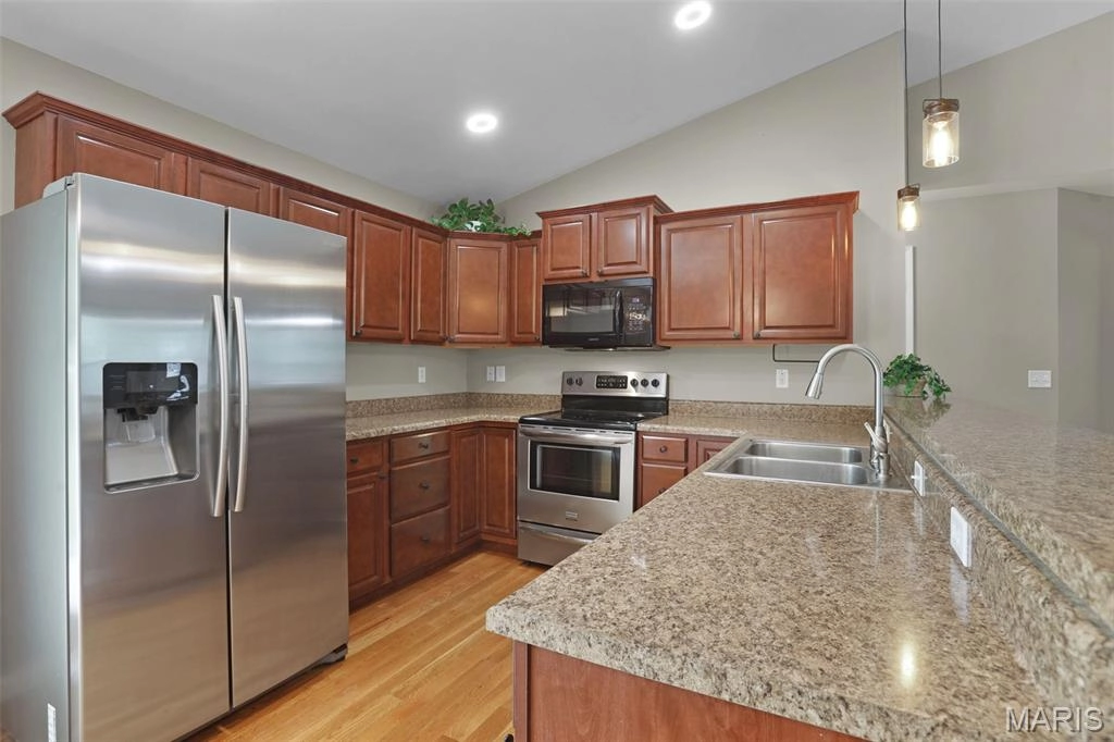 Kitchen - 1423 E 5th St, Washington, MO 63090 photo 2 of 4
