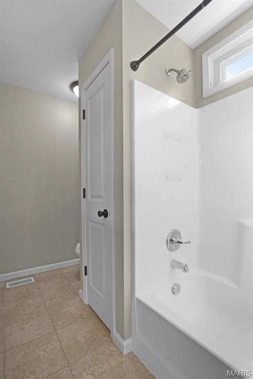 Bath - 1423 E 5th St, Washington, MO 63090 photo 2 of 5