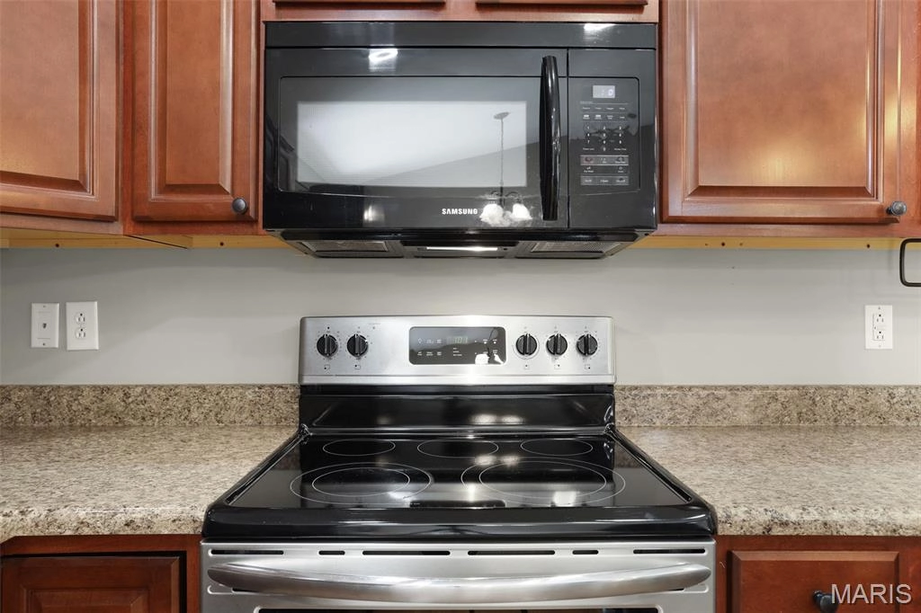 Kitchen - 1423 E 5th St, Washington, MO 63090 photo 4 of 4