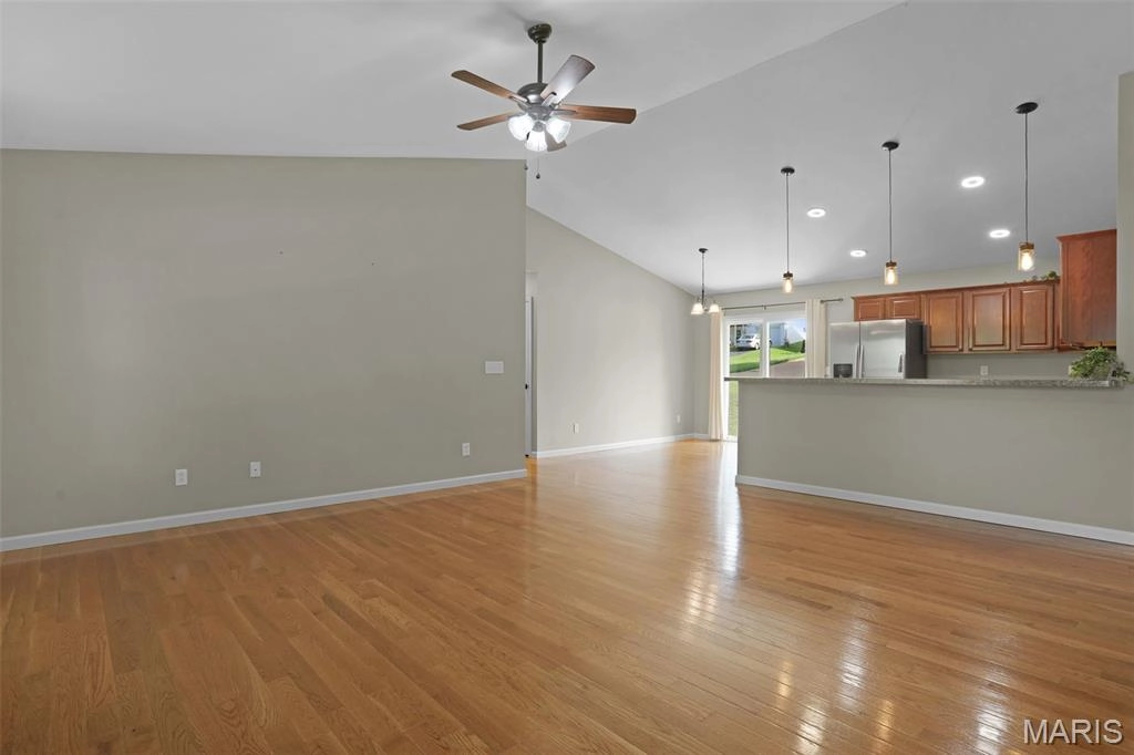 Living - 1423 E 5th St, Washington, MO 63090 photo 3 of 4