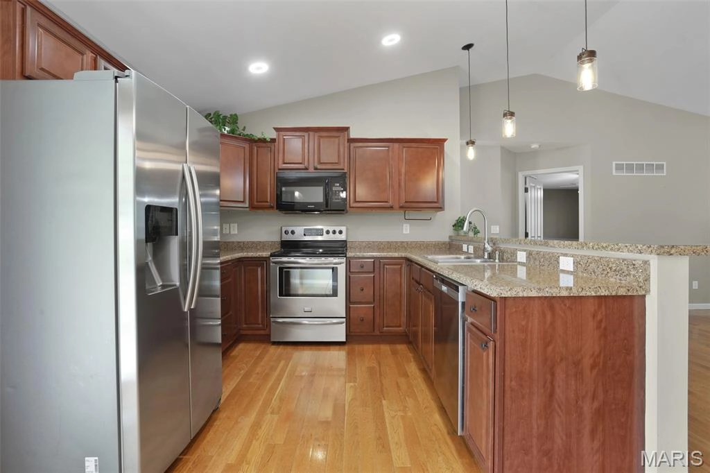 Kitchen - 1423 E 5th St, Washington, MO 63090 photo 3 of 4