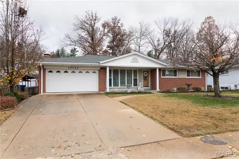 10010 Harwich Dr, Crestwood, MO 63126