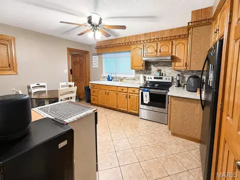 Kitchen - 411 E Chestnut, Gillespie, IL 62033 photo 1 of 2