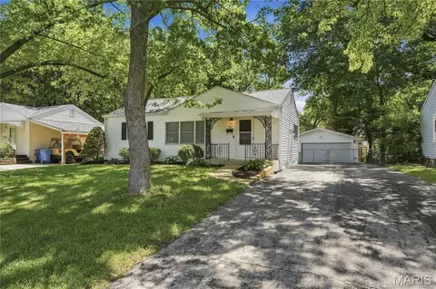 80 La Venta Dr, Florissant, MO 63031