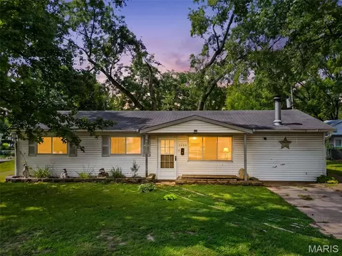 1230 Flicker Dr, Florissant, MO 63031