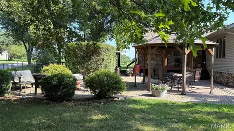 23036 Carlyle Rd, Thompsonville, IL 62890