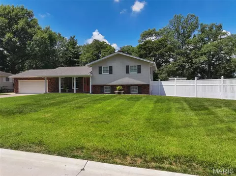 5 Brookdale Dr, Sainte Genevieve, MO 63670