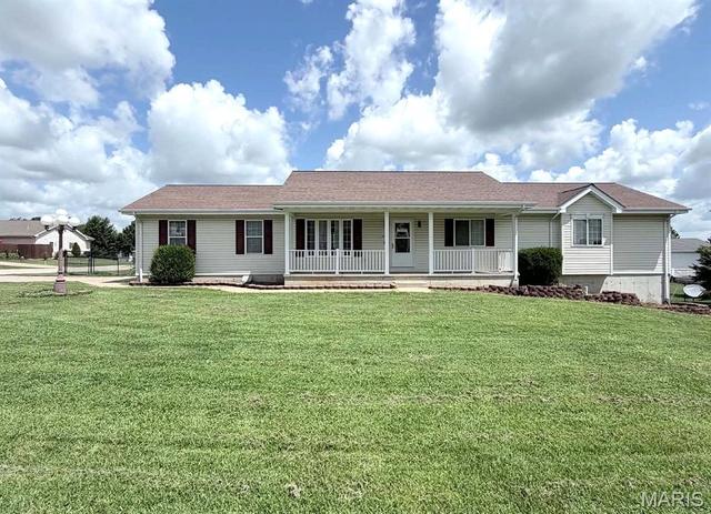 70 Swan Ln, Farmington, MO 63640