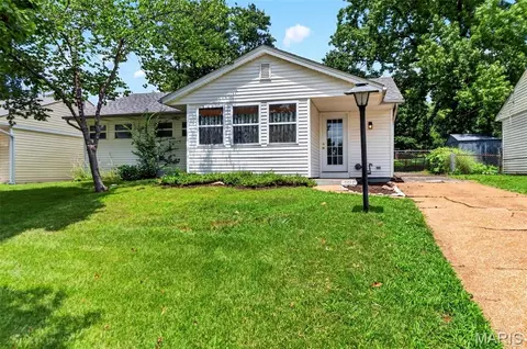 10917 Larkspur Dr, Saint Louis, MO 63123