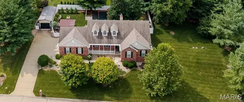 1105 Saddlewood Dr, Maryville, IL 62062