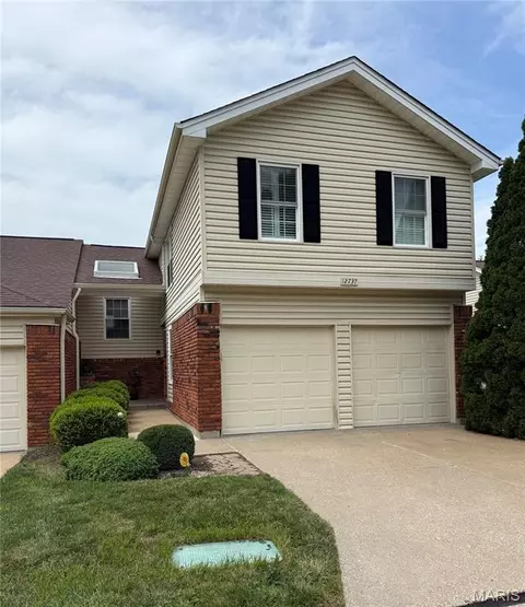 12737 Bennington Common Ln, Saint Louis, MO 63146