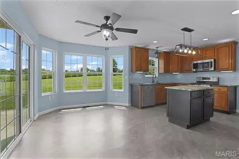 Kitchen - 26 Hickory Pt, Moro, IL 62067 photo 1 of 5