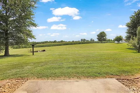 Exterior - 26 Hickory Pt, Moro, IL 62067 photo 6 of 9