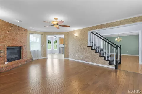 Living - 26 Hickory Pt, Moro, IL 62067 photo 1 of 3