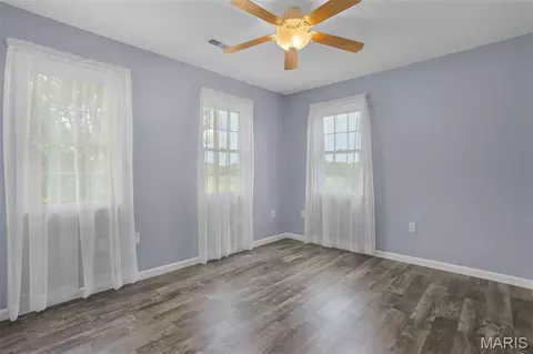 Bedroom - 26 Hickory Pt, Moro, IL 62067 photo 2 of 3