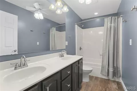 Bath - 26 Hickory Pt, Moro, IL 62067 photo 2 of 5