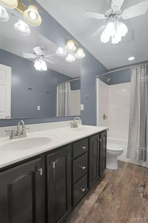 Bath - 26 Hickory Pt, Moro, IL 62067 photo 3 of 5