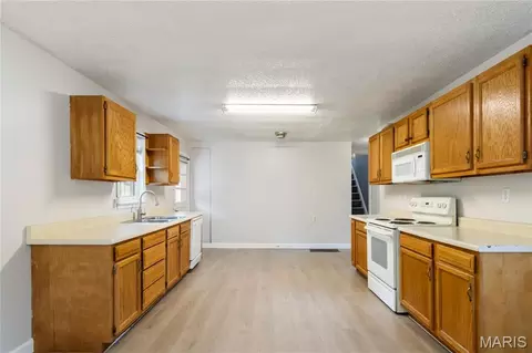 Kitchen - 733 Abel Dr, Festus, MO 63028 photo 2 of 3