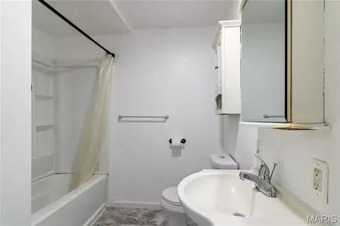 Bath - 733 Abel Dr, Festus, MO 63028 photo 1 of 2