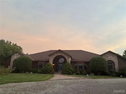 58079 Dow Trl, Hannibal, MO 63401