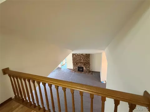 Living - 58079 Dow Trl, Hannibal, MO 63401 photo 2 of 6