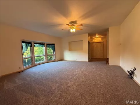 Living - 58079 Dow Trl, Hannibal, MO 63401 photo 5 of 6