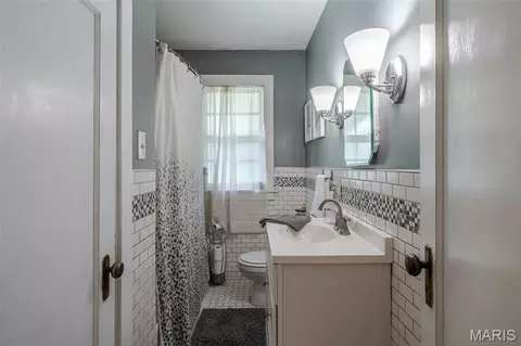 Bath - 411 Macarthur Ave, Union, MO 63084 photo 2 of 2