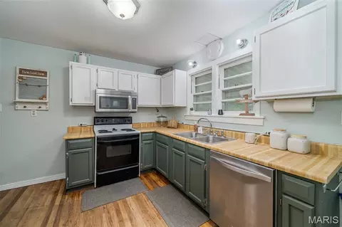 Kitchen - 411 Macarthur Ave, Union, MO 63084 photo 1 of 3