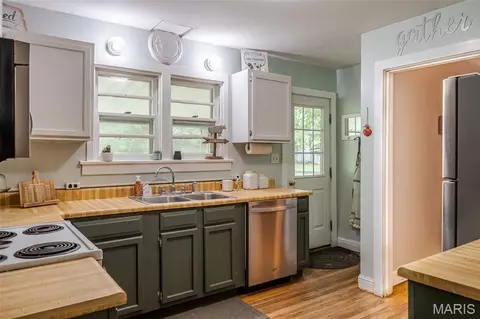 Kitchen - 411 Macarthur Ave, Union, MO 63084 photo 3 of 3