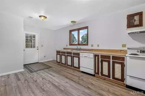 Kitchen - 14560 Dry Fork Rd, Festus, MO 63028 photo 4 of 8