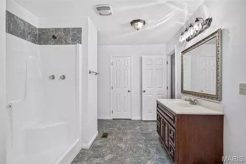 Bath - 14560 Dry Fork Rd, Festus, MO 63028 photo 2 of 5