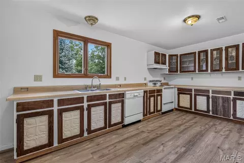 Kitchen - 14560 Dry Fork Rd, Festus, MO 63028 photo 3 of 8