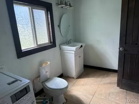 Bath - 150 W Birds Nest Rd, Cuba, MO 65453 photo 1 of 1
