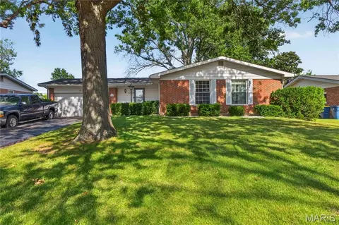 14010 Sunland Dr, Florissant, MO 63034