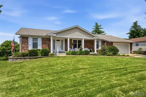 273 Prince Towne Dr, Saint Louis, MO 63141